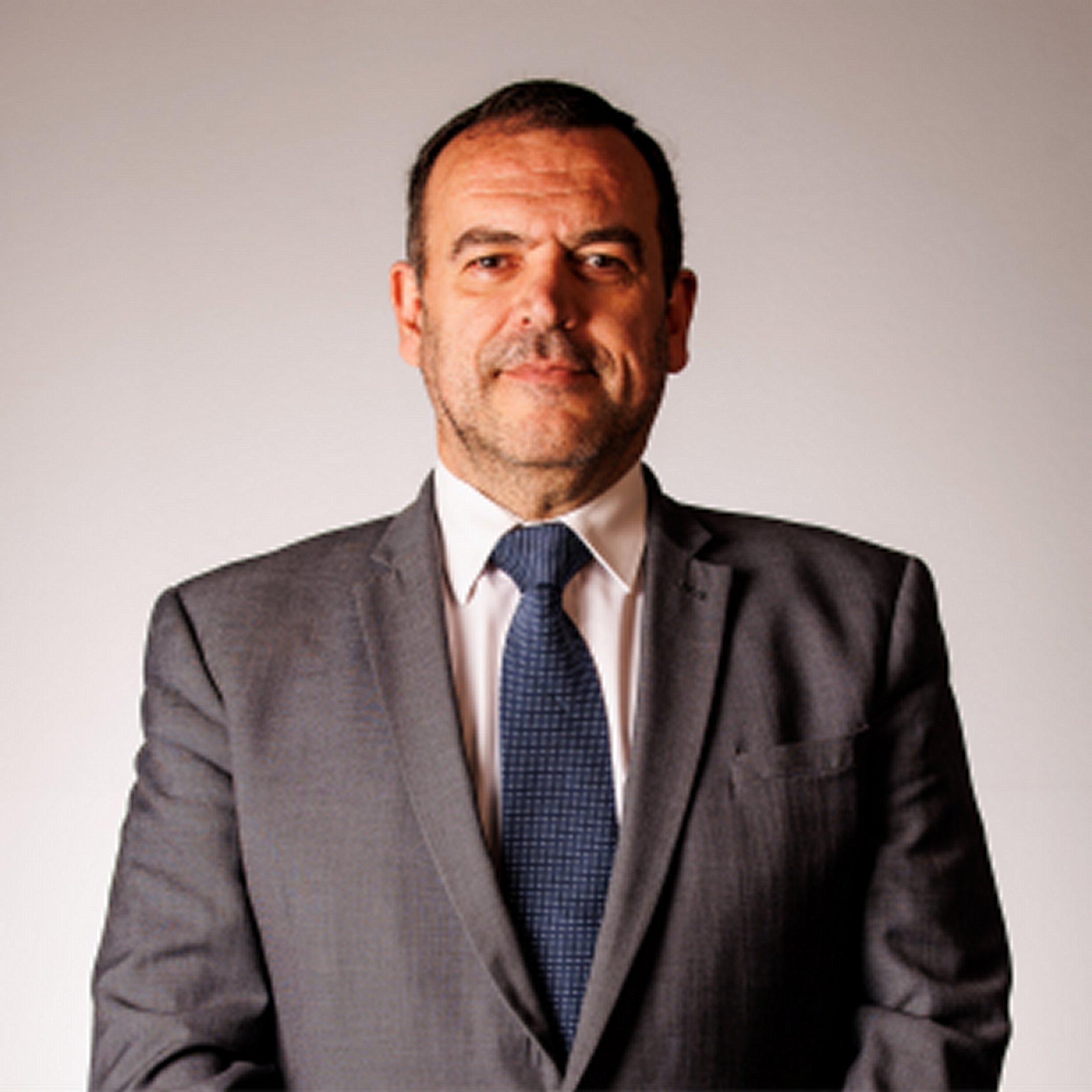 Dr. Fernando Javier Lliteras