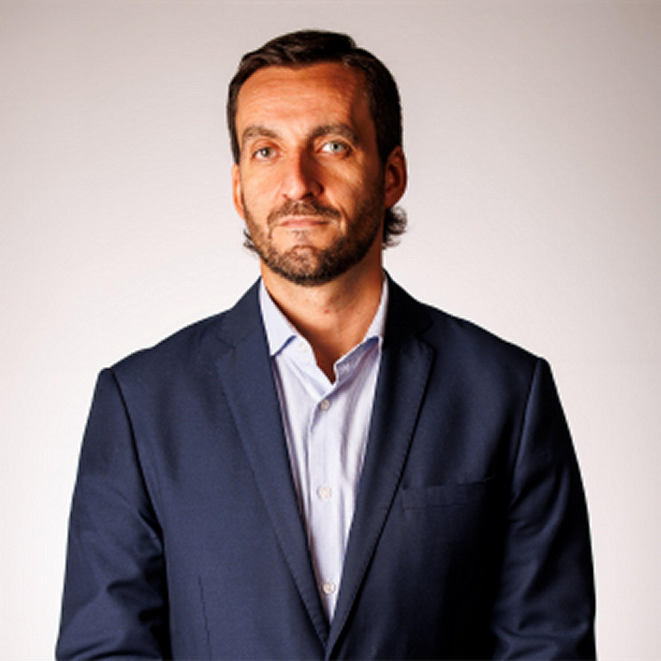 Dr. Esteban Buriek